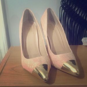 Gold tipped, pink lace pumps